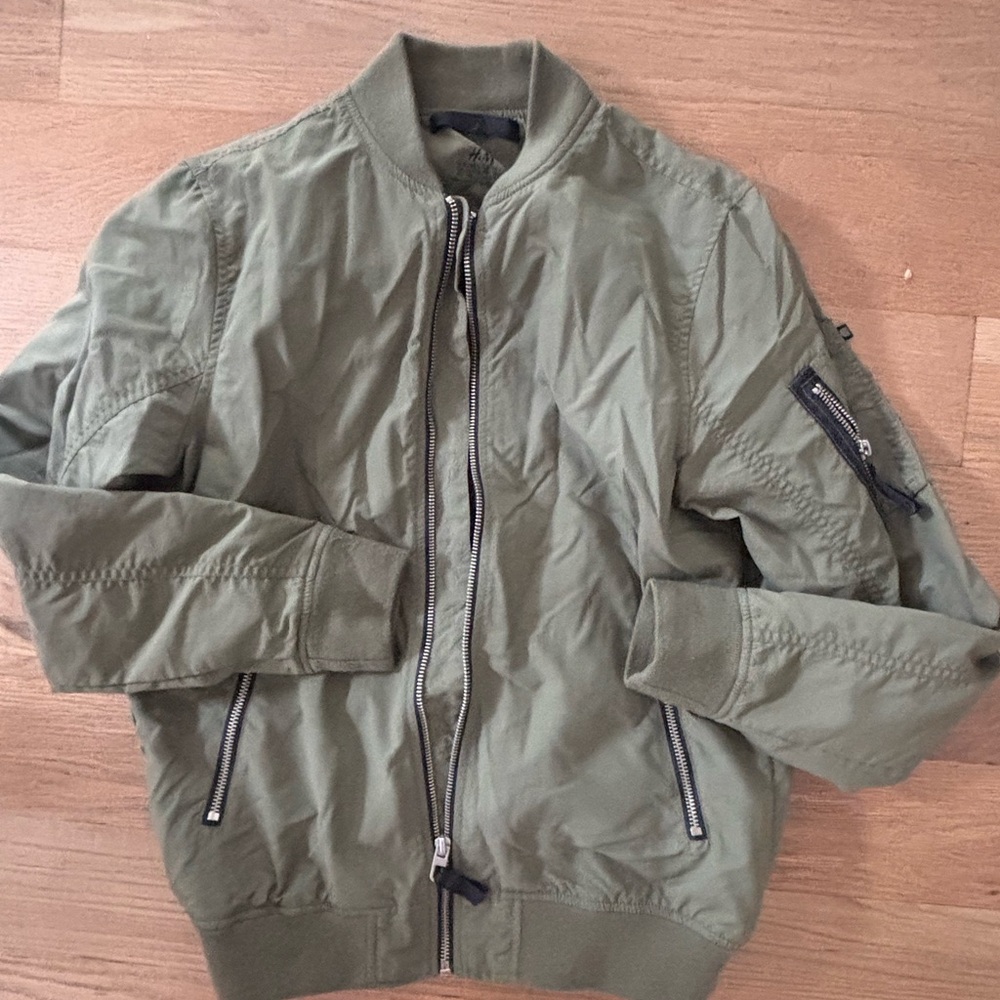 H&M Green Bomber Jacket with Ribbed Cuffs and Insulated Design